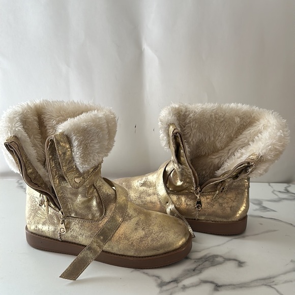 New- GUESS gold foil “look” boots - Picture 8 of 16